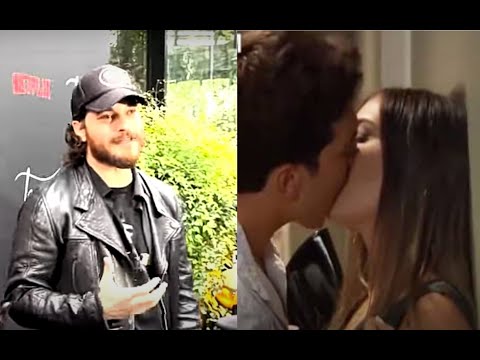 Видео: Чагатай Улусой рассказал, что не может забыть сцену, которую они снимали с Хазал Кая