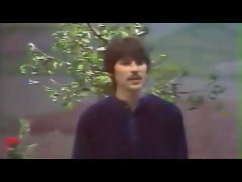 Видео: Зулфикор Азизов Бахор асту ба токи хонаи ман