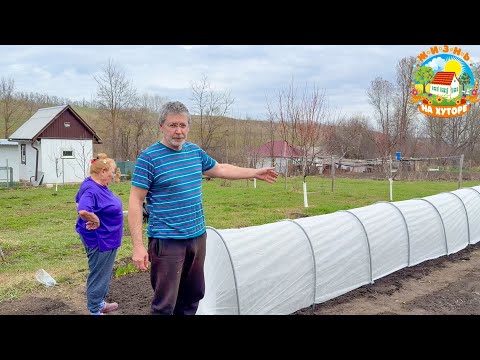 Видео: 🟢ДЕРЕВЕНСКАЯ ЖИЗНЬ БЕЗ ПРИКРАС! Обзор Огорода, Установили Парник, Посадили Лук!