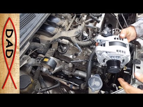 Видео: Простая замена генератора на Toyota Sienna