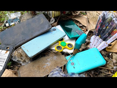 Видео: Я нашел в мусорке несколько сломанных телефонов || Восстановление телефона Realme