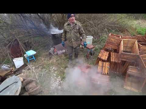 Видео: Вот так надо дезинфицировать рамки в растворе каустической соды