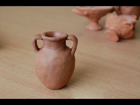 Видео: Лепка, вазы из глины.