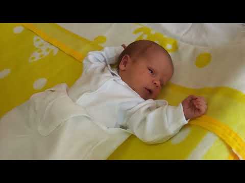 Видео: Забираем Вовку из роддома 2012 03 08 13 40 14