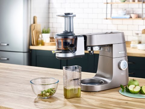 Видео: Обзор работы насадки Kenwood KAX720PL / Шнековая соковыжималка Часть 1. Овощные соки.