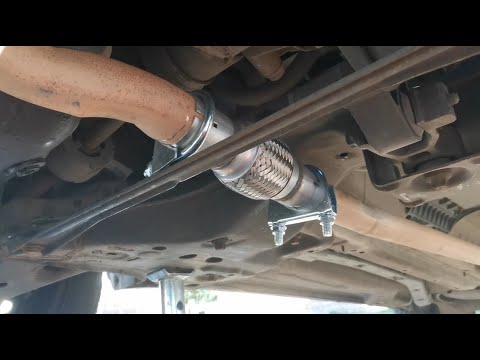 Видео: Дешевый и простой временный ремонт гибкой выхлопной трубы с помощью зажима, который можно купить ...