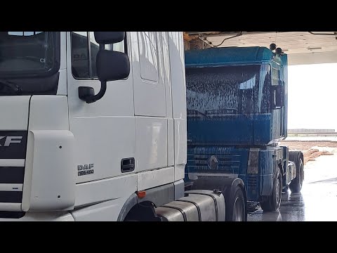 Видео: Замена водяного насоса (помпы)Renault magnum mack 480