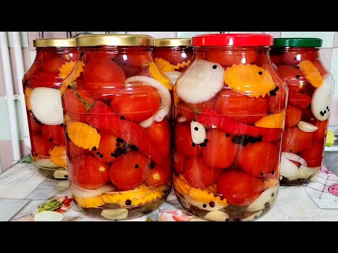 Видео: МАРИНОВАННЫЕ ПОМИДОРЫ С ЛУКОМ И МОРКОВЬЮ БЕЗ СТЕРИЛИЗАЦИИ НА ЗИМУ.🍅🫙🧅🥕