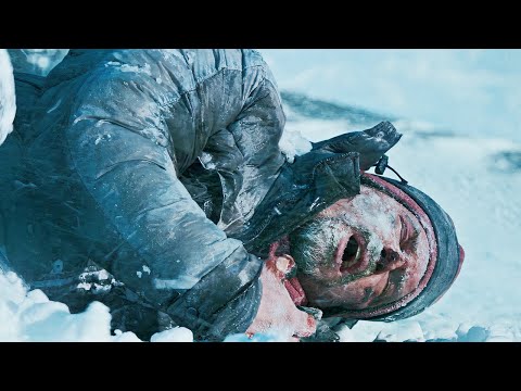 Видео: Альпинисты срывают с себя одежду на высоте 8000 метров, думая что им ЖАРКО [краткий пересказ]