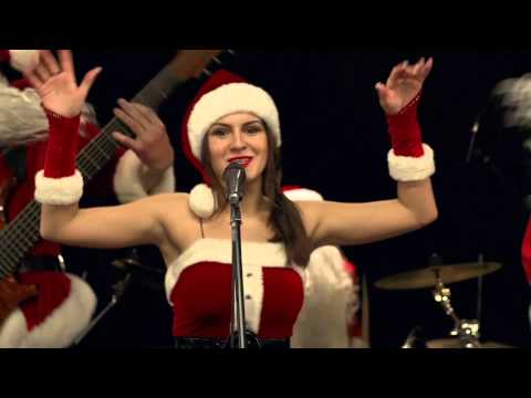 Видео: Новогодние игрушки, свечи и хлопушки / Кавер группа MOROZ BAND