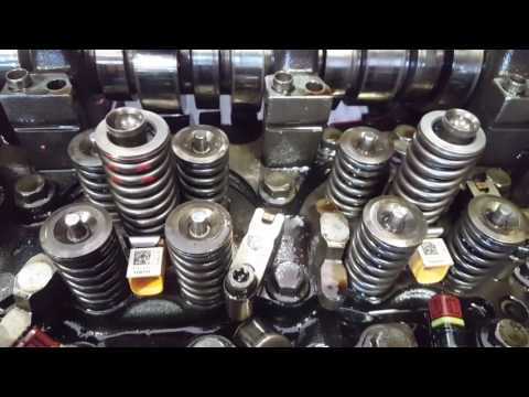 Видео: Как заменить форсунки и чашки на Volvo D13 Часть 2/2
