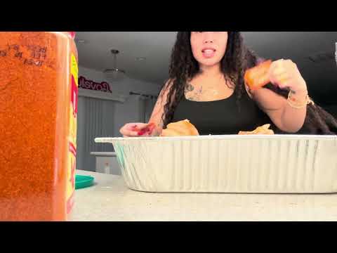 Видео: Запеченные свиные ножки с листовой капустой