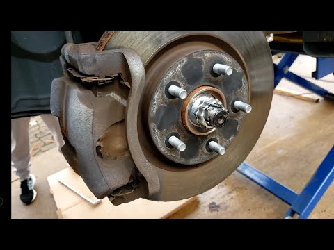 Видео: Замена передних тормозов и роторов Nissan Roque SV AWD 2020 и другие подобные модели