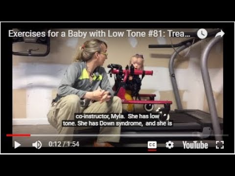 Видео: Упражнения для ребенка с низким тоном #81: Тренировка на беговой дорожке с ходоком