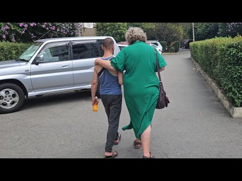 Видео: КАК САНЁК ЖЕНЕ ОБУВЬ ПОКУПАЛ /ПРЯМОЙ ЭФИР