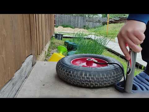 Видео: замена камеры и установка колеса на садовую тачку