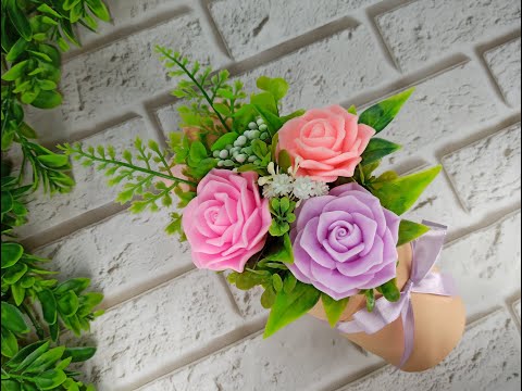 Видео: Бюджетный букет из мыльных цветов в скошенном крафт-стакане. Букет роз от Мылоград "Черная магия".