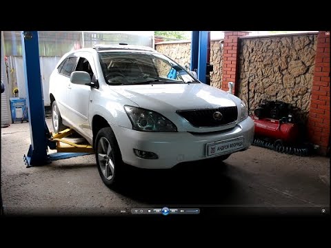 Видео: Замена передних стоек стабилизатора на Toyota Harrier MCU30 Тойота Харриер 2004 года