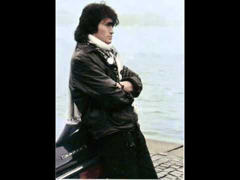 Видео: Печаль... Звучит только голос Виктора Цоя