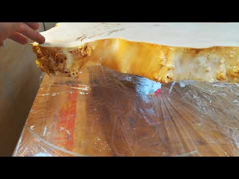Видео: Стол из спила тополя со смолой лофт loft , кофейный столик , журнальный столик