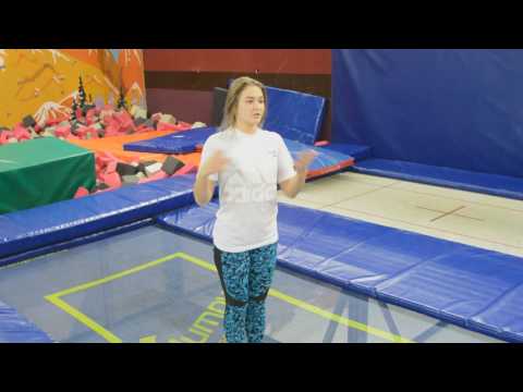 Видео: Акробатика на батуте для начинающих