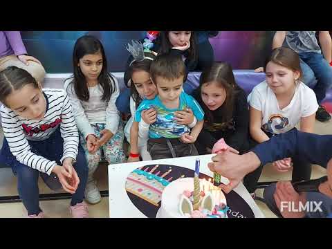 Видео: Рокси и партито за рождения и' ден в Парк Боби и Кели