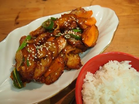 Видео: Корейская кухня: Омук поккым (어묵볶음) или рыбный пирог в остром соусе