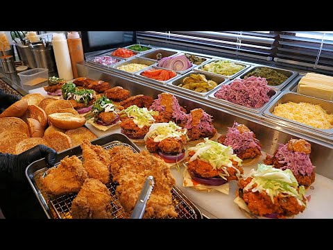 Видео: Хрустящая и огромная курица с начинкой! Американский куриный бургер - ТОП 3 / Корейская уличная еда