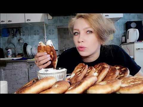 Видео: Мукбанг //жареные пирожки //вот такие я их продаю.