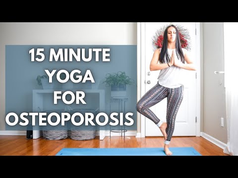 Видео: 15-минутная йога при остеопорозе и низкой плотности костей — безопасные позы йоги при остеопорозе...