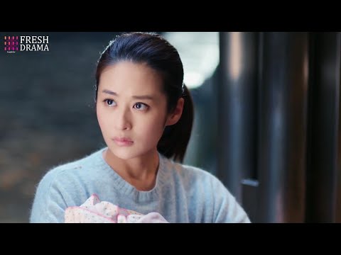 Видео: CEO на остановке увидел бывшую с младенцем, не зная, что отец!