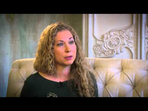 Видео: Почему ребенок не отпускает от себя маму? Как научить его это делать? Право быть другим. Выпуск 16