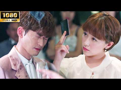 Видео: Генеральный директор дал девушке черную карту, чтобы оскорбить её, но она бросила её ему в лицо! 💗