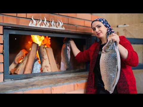 Видео: Рыба на гриле 🐟 в каменной печи на дровах 🔥 Самый простой способ