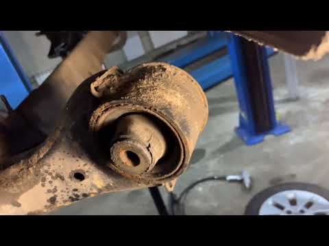 Видео: Замена задних сайлентблоков балки KIA RIO 3/ Киа Рио 3