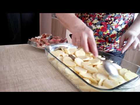 Видео: Горбуша запеченая с картофелем.Быстро и вкусно.(1часть)