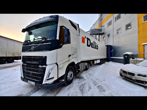 Видео: Первый рейс на новой Volvo.Авария на аварии. Скользко в Москве.