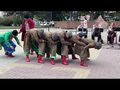 Видео: Копіруш жартівливий Буковинський народний танець  ‘Надзбручанка’