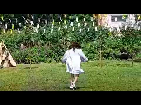 Видео: Карина Чикитова станцевала на Ысыахе в Петербурге