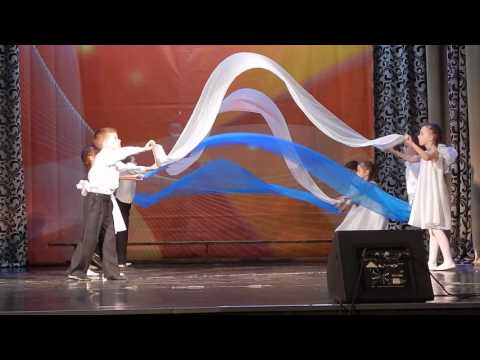 Видео: Танец с полотнами "Небо"
