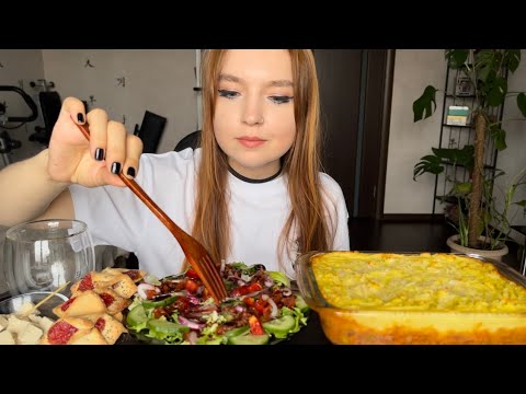 Видео: Мукбанг | Пастуший пирог, салат, купельки с малиной | Mukbang | Shepherds pie, salad, cookies 🥧