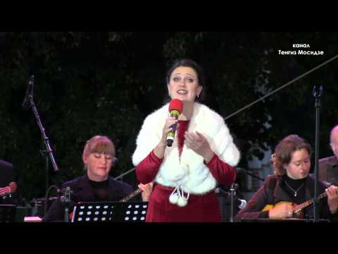 Видео: Песня "Ой цветет калина". Исполняют Татьяна Решетникова и оркестр "Березка". Real Russia. Moscow.