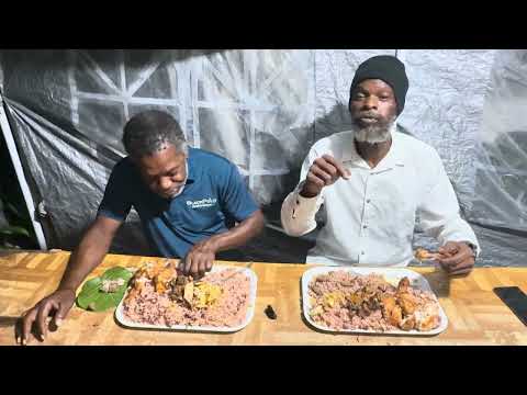 Видео: Мегачемпион Pt1 King против Человека из хлебного дерева - жареная курица, тушеная говядина и т.д.