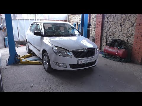 Видео: Замена правого внутреннего пыльника привода на Шкода Фабиа 1,6 Skoda Fabia 2011