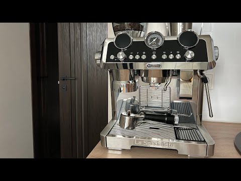 Видео: Очистка узла подачи кофе. De’Longhi La Specialista maestro.Cleaning of the coffe outlet