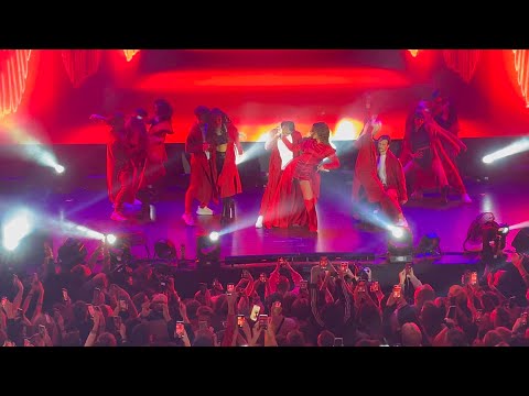 Видео: Ольга Бузова - Под звуки поцелуев | Live in Известия Hall | Москва, 24.11.2023