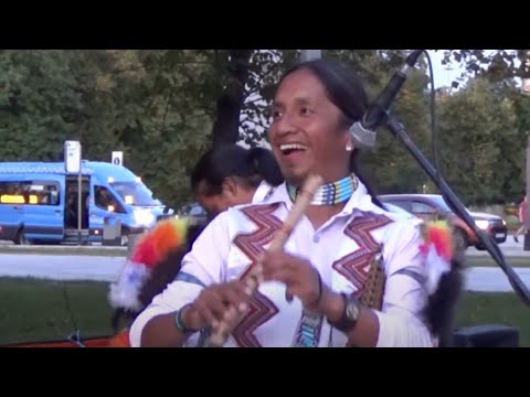 Видео: Индейцы играют Деспасито! Despacito (cover) ~ Sumac Kuyllur. Ну какие же они все таки классные!