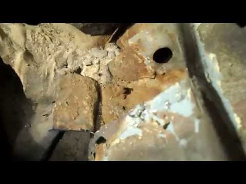 Видео: Мазда 626. Кузовной ремонт. Ремонт днища и лонжерончика.