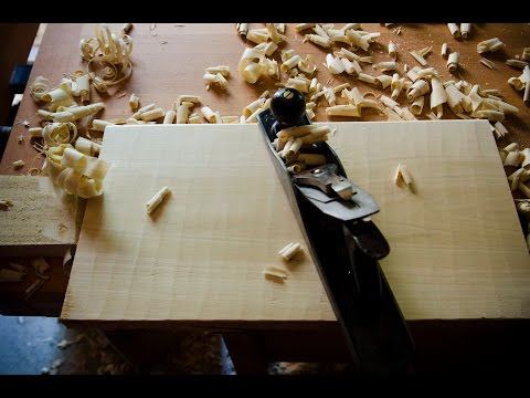 Видео: Как вручную выровнять, выровнять и отмерить размеры черновых досок