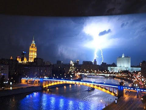 Видео: Гроза в Москве 13.07.2016 - Москва Сити исчезает на 7:50 - Lightning storm in Moscow
